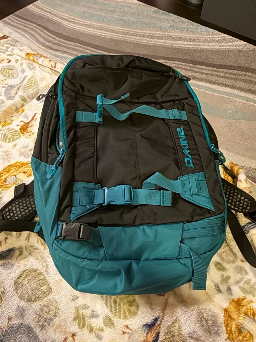 Dakine Teal and Black Backpack — Everyday Commuter Pack